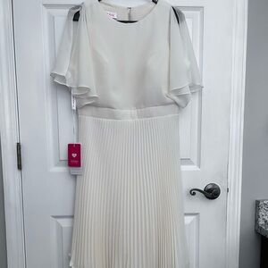 JJ's House Wedding & Special Occasion Formal Women's Size 10
NWT